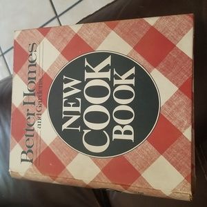 Better Homes and Garden Hardcover 5 Ring Binder 1981 Edition